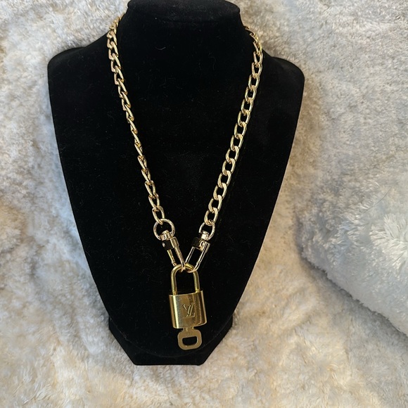 Louis Vuitton Lock & Key # 300 - Picture 3 of 6